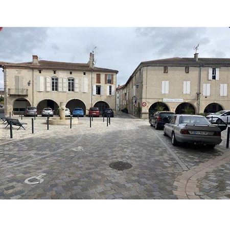 Logement Tout Equipe Layrac المظهر الخارجي الصورة